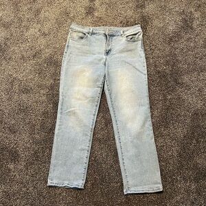 Maurice’s high rise light wash crops!